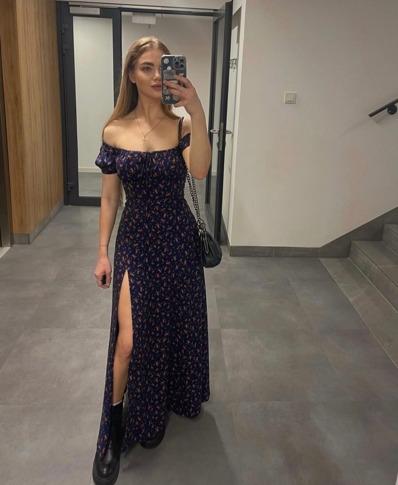 Лена индивидуалка Санкт-Петербурга у метро Спортивная реальные индивидуалки не салон