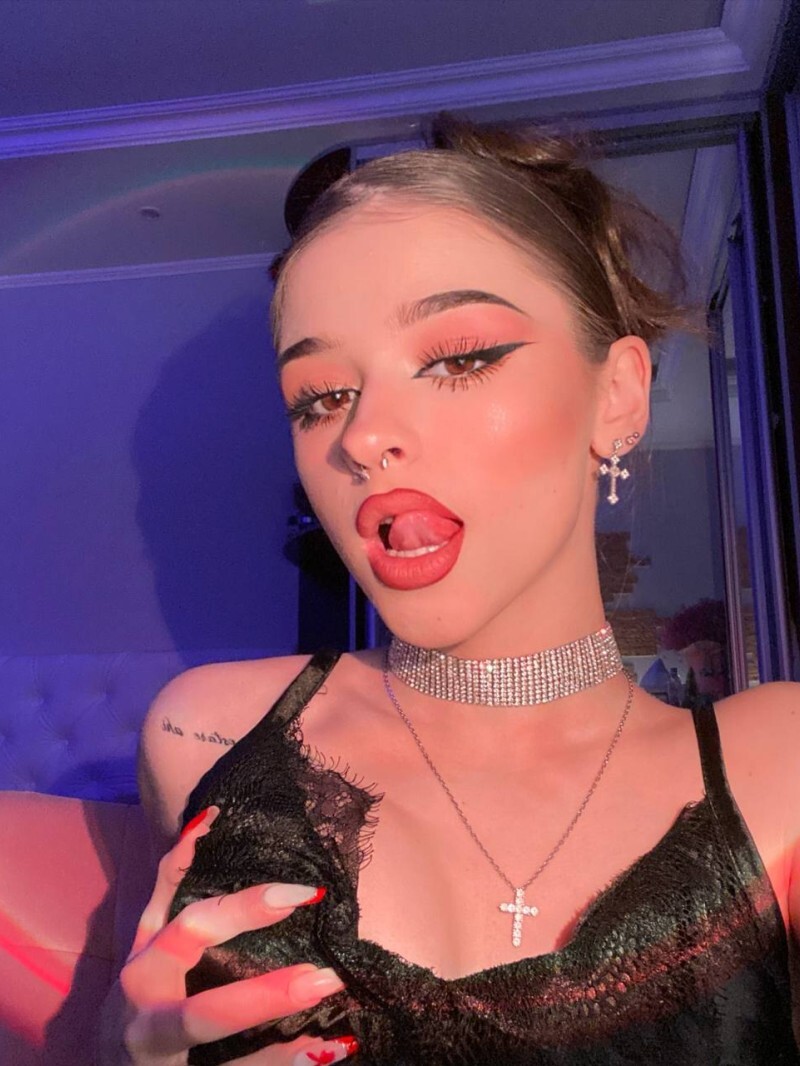 Путана Санкт-Петербурга Есени +7(921)020-71-57 метро Гостиный Двор